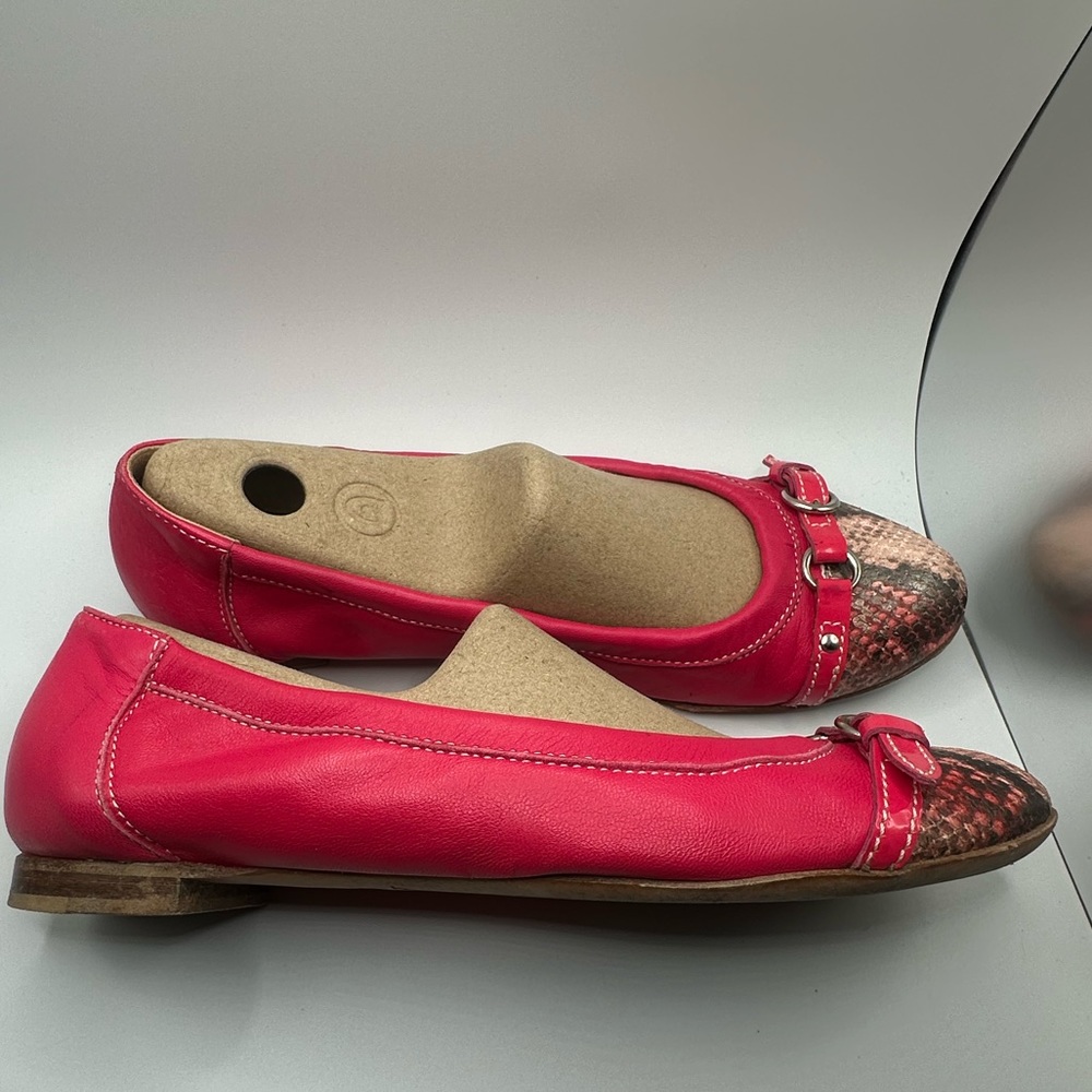 AGL Attilio Giusti Leombruni Pink Snakeskin Flats size 8.5